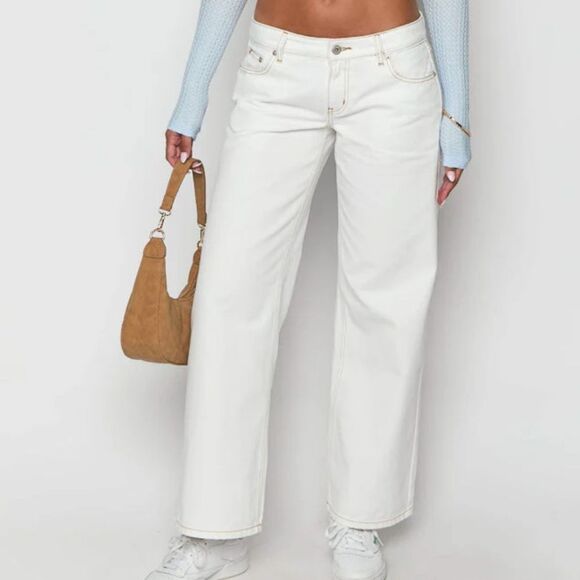 722 NWT Beginning Boutique Clara Star White Denim Low Rise Jeans Size US 6v - Picture 1 of 6